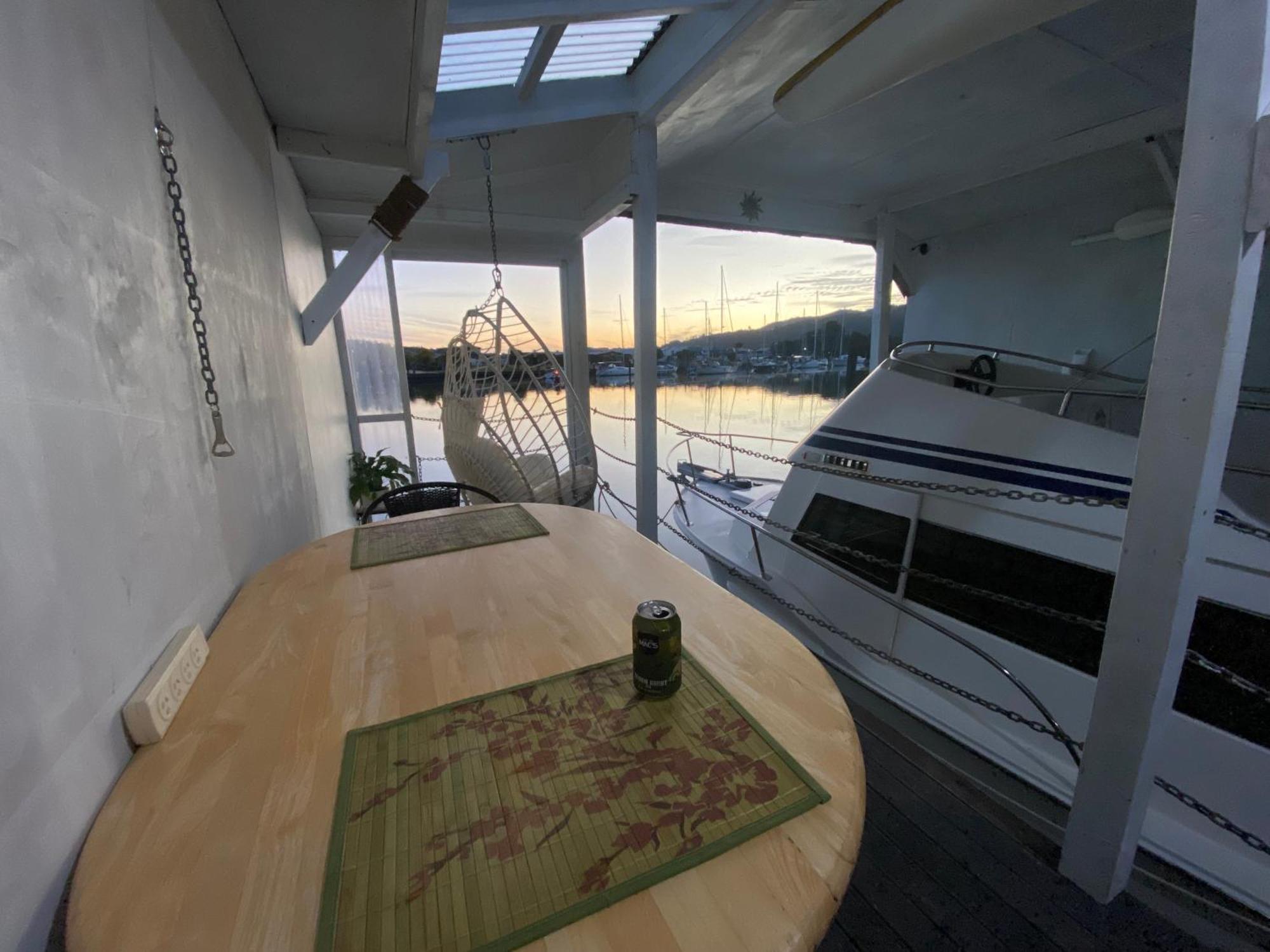 On The Water Boat House Lägenhet Whangarei Exteriör bild